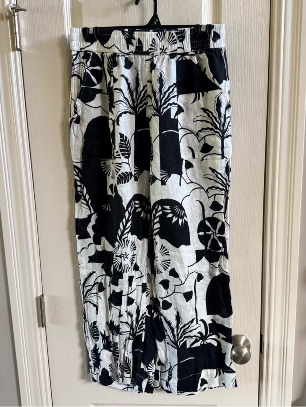 Nicole Miller Black and White Linen Floral Wide-Leg Pants. Size Medium